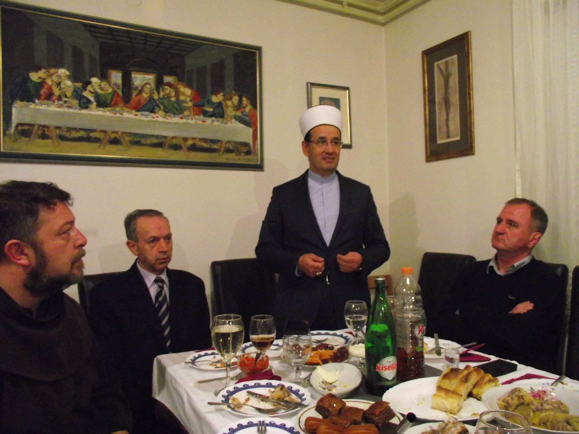 Ovo je Bosna / Imami i fratri okupili političare pa zajedno proslavili Božić!